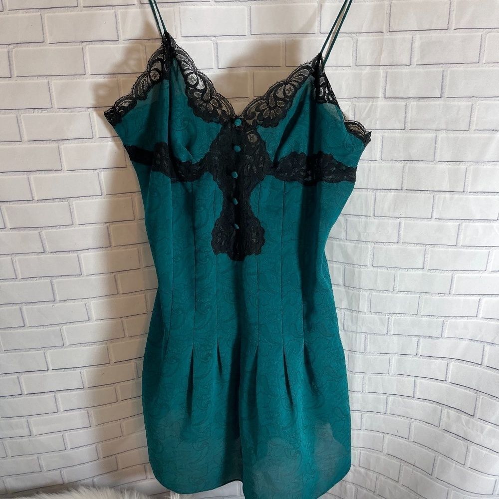 VS Gold Label Vintage Green Paisley Chemise Sz L